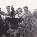 "LES VENDANGES" IL Y AVAIT DES VIGNES DANS LE SECTEUR DE LA BOULANGERIE ACTUELLE (ENVIRON 45 ARES) LE PRESSOIR Y EST TOUJOURS PRÉSENT.